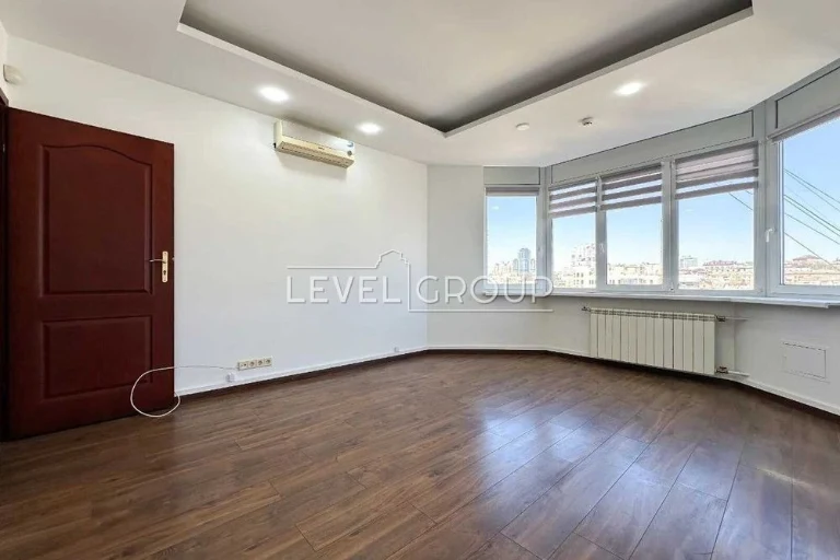 Продаж квартири 173.4м.кв. вул. Сім'ї Прахових 27, поруч з Ж