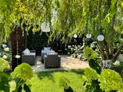 Будинок. Київ, Центральна вул.