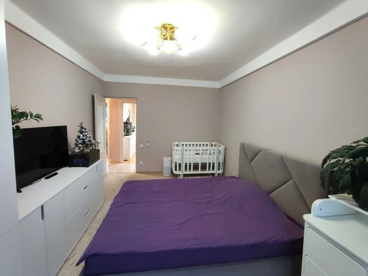 Продаж 2-кімнатної квартири 46 м², Братиславська вул., 10