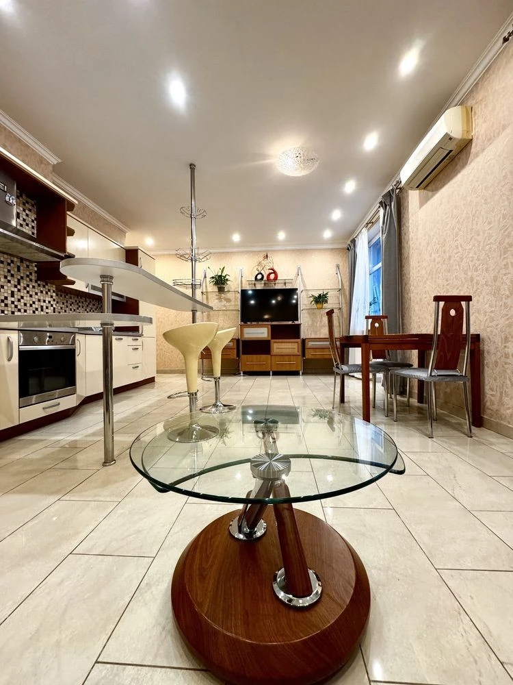 Оренда 2-кімнатна квартира 72 м² з паркінгом | Джакузі | 2 с