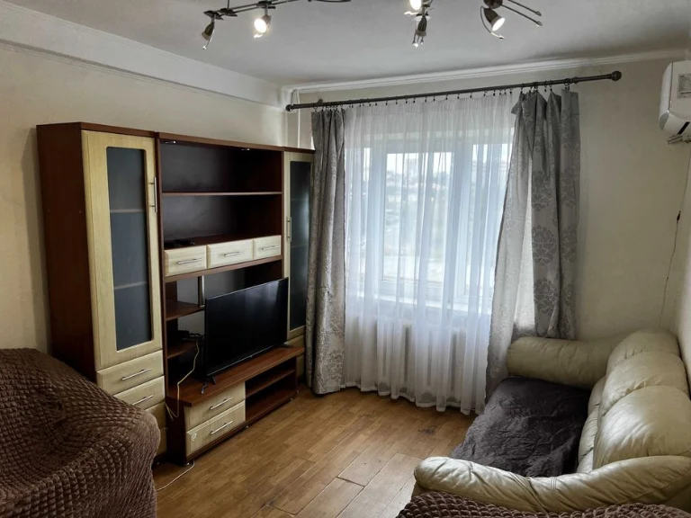 Продаж 2к квартири 44 кв. м на вул. Казимира Малевича 111. Б