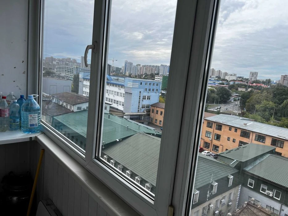 Продаж 2к квартири 44 кв. м на вул. Казимира Малевича 111. Б