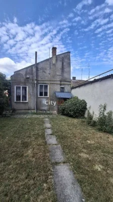 Продаж будинку близько з центром