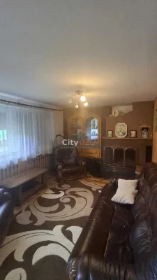 Продаж будинку близько з центром