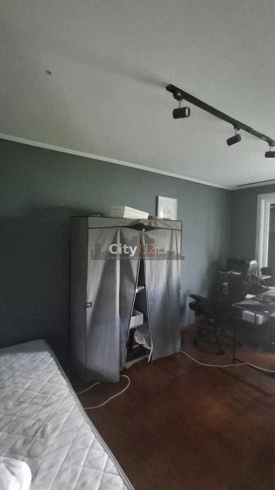 Продаж будинку близько з центром