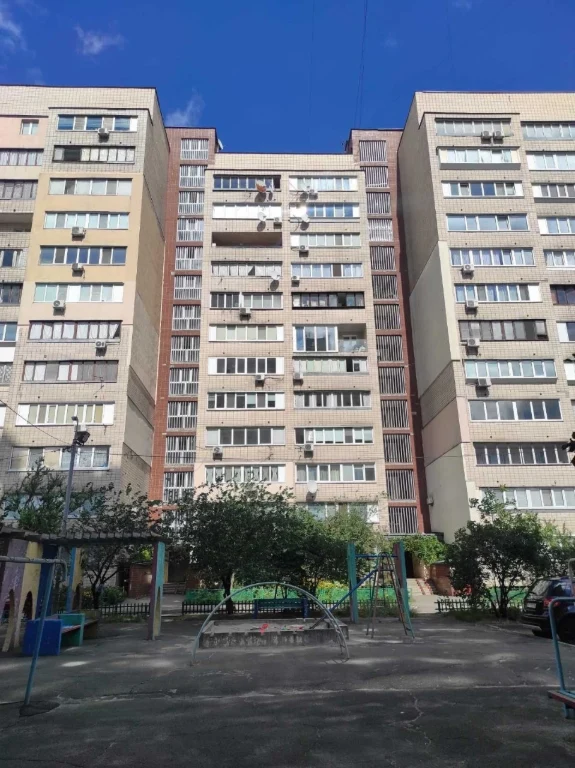 Ст. метро Лівобережна. Квартира в цегляному будинку. Меблі,