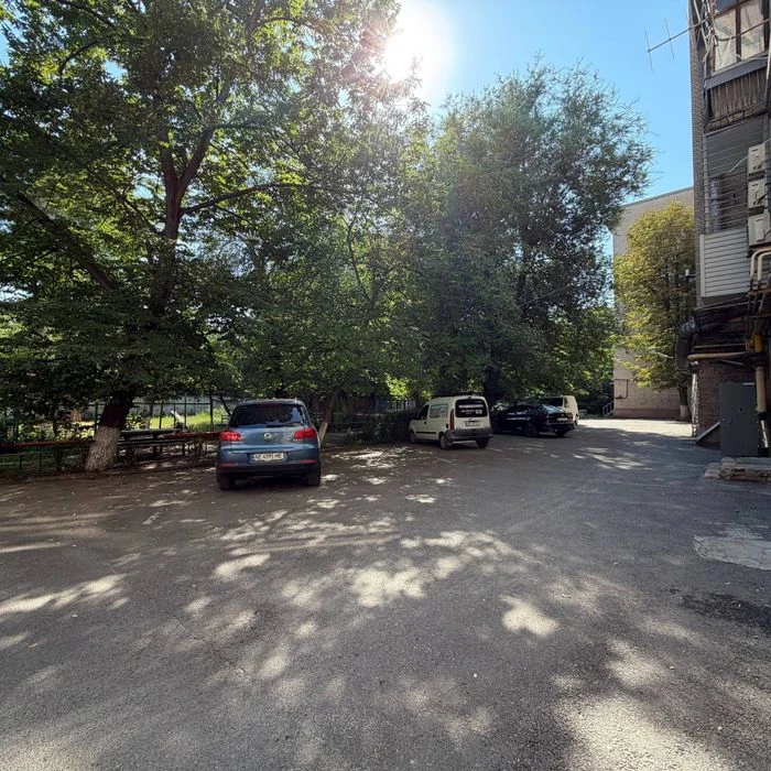Продажа реальной  2к сталинки с ж/б перекрытиями на пр. Явор