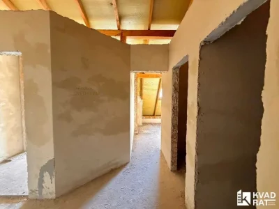Здана та готова до ремонтку 1-кім квартира біля парку шевчен