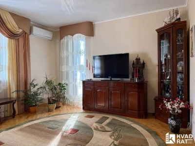 Укомплектована 3-кім квартира по вулиці бандери! центр ! Мож