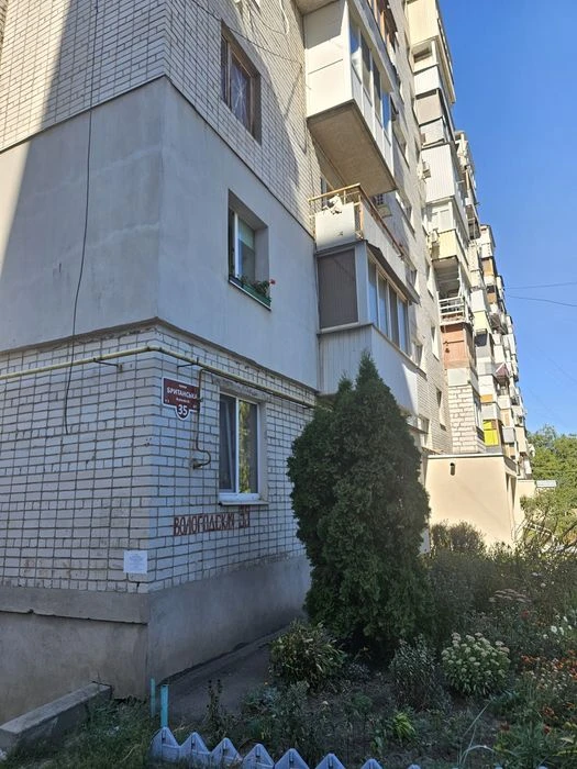 Срочно недорого продам 2-к.квартиру, кирпичный дом, ул.Брита