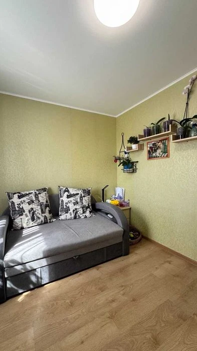 Продам 3-кімнатну квартиру в цегляному спецпроекті на Черему