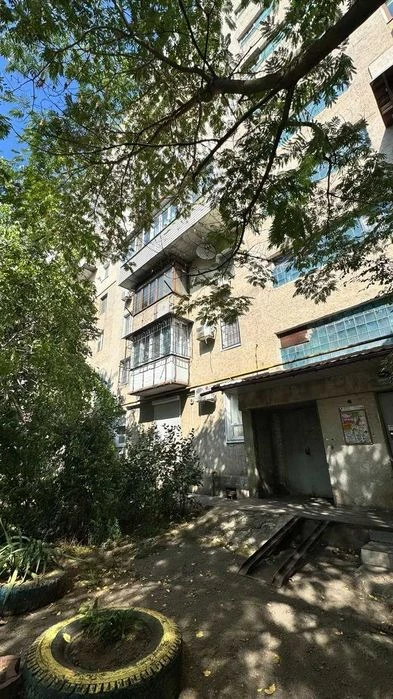 Продам 3-кімнатну квартиру в цегляному спецпроекті на Черему