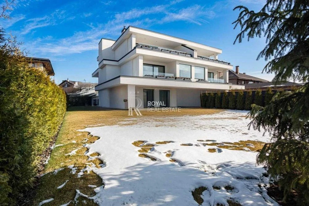Продаж преміального котеджу 420 м² у КМ «Коник» 10 соток Гол