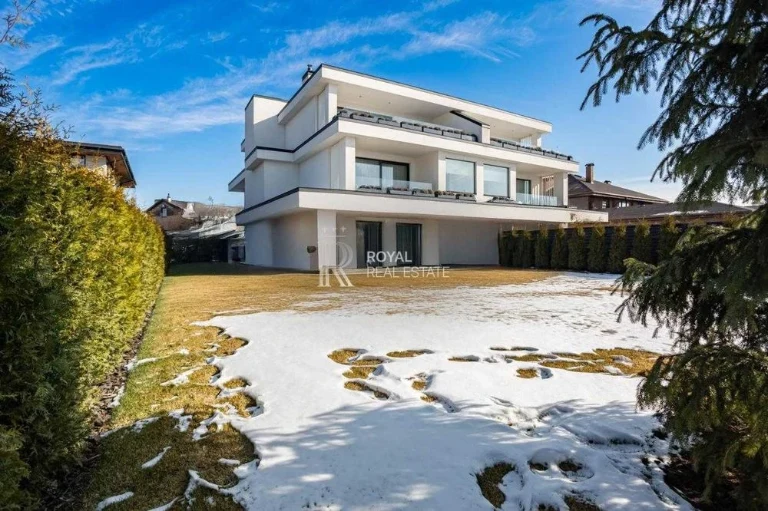 Продаж преміального котеджу 420 м² у КМ «Коник» 10 соток Гол