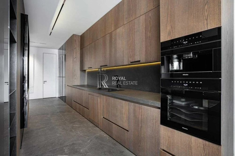 Продаж преміального котеджу 420 м² у КМ «Коник» 10 соток Гол
