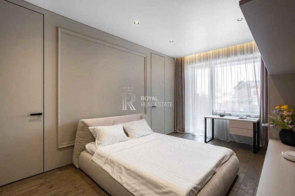 Продаж преміального котеджу 420 м² у КМ «Коник» 10 соток Гол