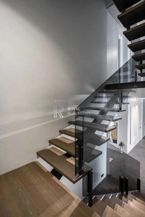 Продаж преміального котеджу 420 м² у КМ «Коник» 10 соток Гол