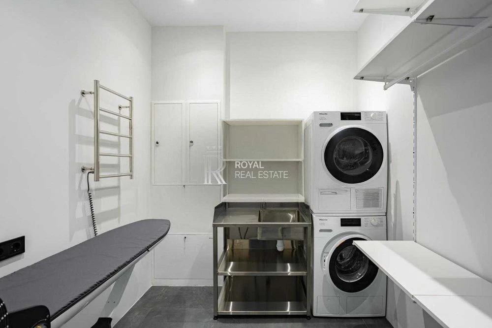 Продаж преміального котеджу 420 м² у КМ «Коник» 10 соток Гол