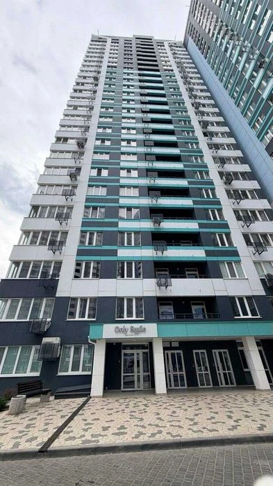 Продам 1-кімнатну квартиру 45 м2 в новобудові, вул. Варненсь