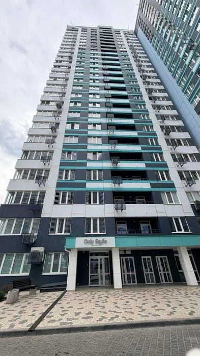 Продам 1-кімнатну квартиру 45 м2 в новобудові, вул. Варненсь