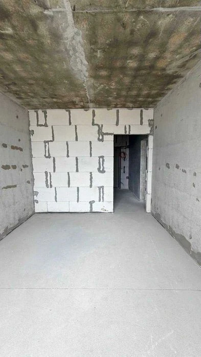 Продам 1-кімнатну квартиру 45 м2 в новобудові, вул. Варненсь