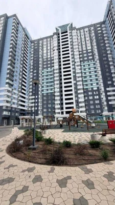 Продам 1-кімнатну квартиру 45 м2 в новобудові, вул. Варненсь