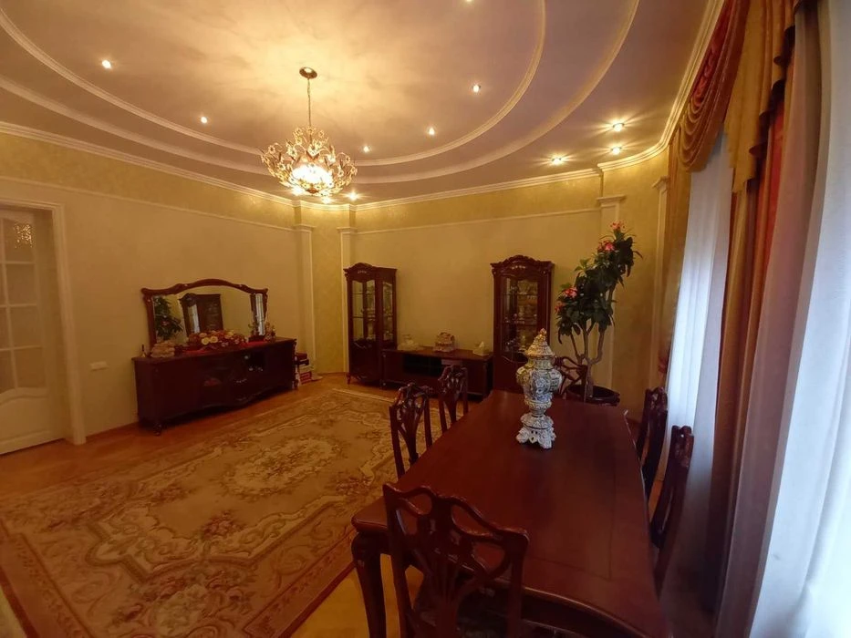 Продається будинок в районі парку ім. Шевченка