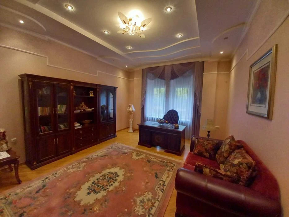 Продається будинок в районі парку ім. Шевченка