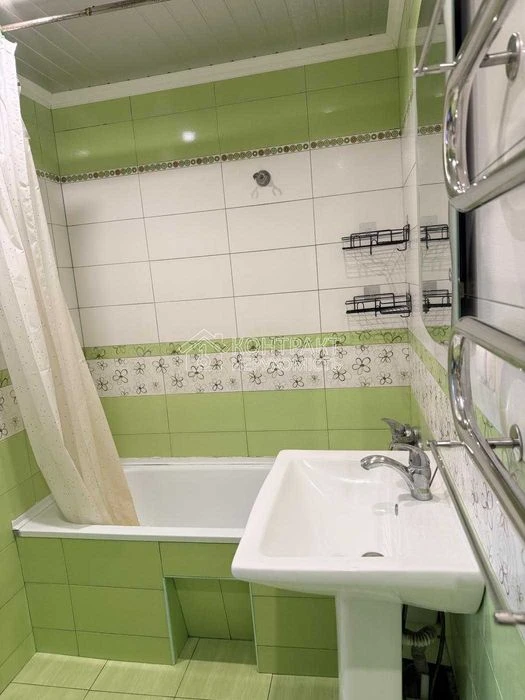 Продаж 3к квартири 58 кв. м на п. Байрона Нові Будинки