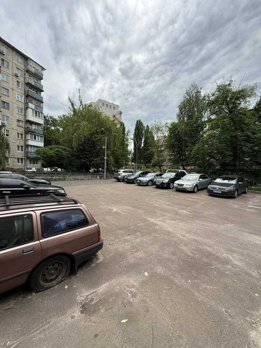 Продаж квартири на Севастопольській площі | вул. Васильченка