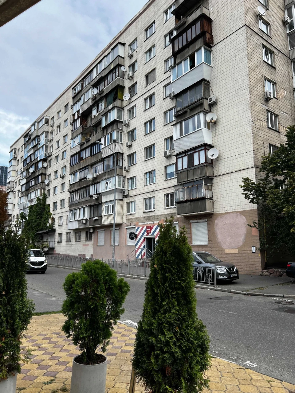 Продаж 2к квартири 44 кв. м на вул. Казимира Малевича 111. Б