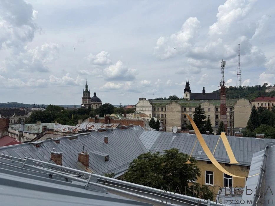 Продаж трикімнатної квартири в центрі міста з виглядом на Ви