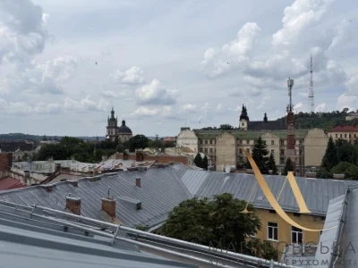 Продаж трикімнатної квартири в центрі міста з виглядом на Ви