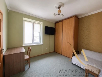 Продаж трикімнатної квартири в центрі міста з виглядом на Ви