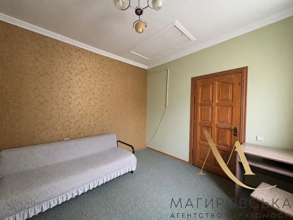 Продаж трикімнатної квартири в центрі міста з виглядом на Ви