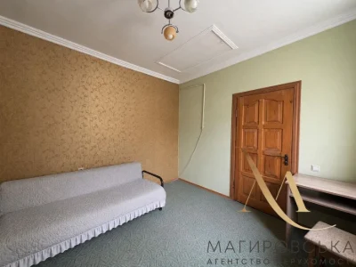 Продаж трикімнатної квартири в центрі міста з виглядом на Ви