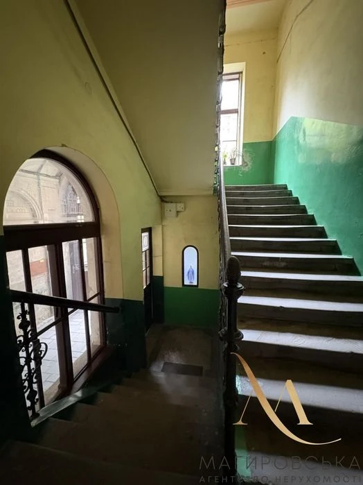 Продаж трикімнатної квартири в центрі міста з виглядом на Ви