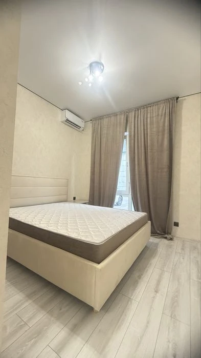 Продам 1-кімнатну квартиру з ремонтом в ЖК Золоті Стовпи!