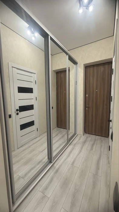Продам 1-кімнатну квартиру з ремонтом в ЖК Золоті Стовпи!