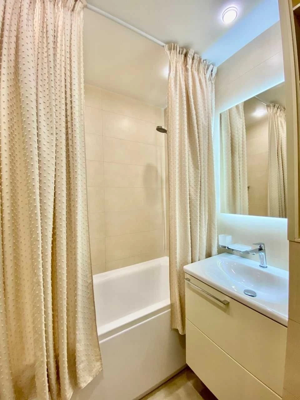 Романа Мстиславовича 18, сучасна 1к, є Газ, є бойлер, м Дарн