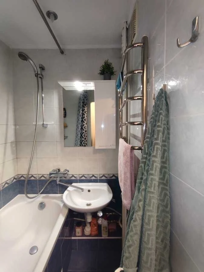 Продаж 2-кімнатної квартири 46 м², Братиславська вул., 10