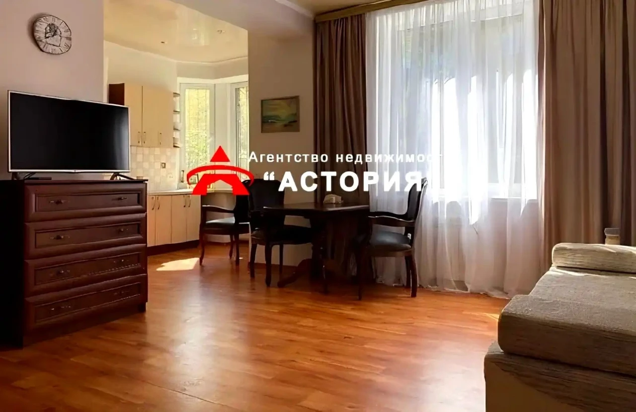 Продаж 2-кімнатної квартири по вул. Незалежної України