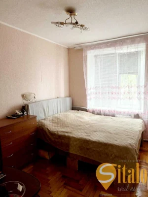Продаж 2-х кімн. квартири вул. Запорізька ( Малий ринок) (01