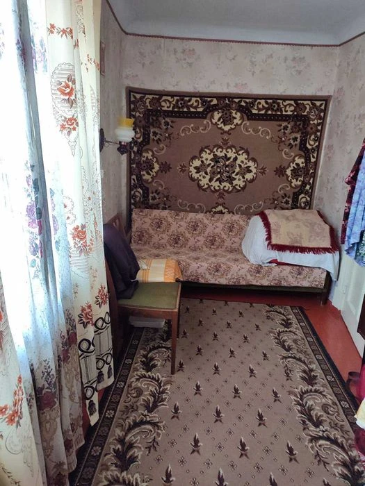 Продам 2-х кім.квартиру в Заводськом р-ні на 3 поверсі.