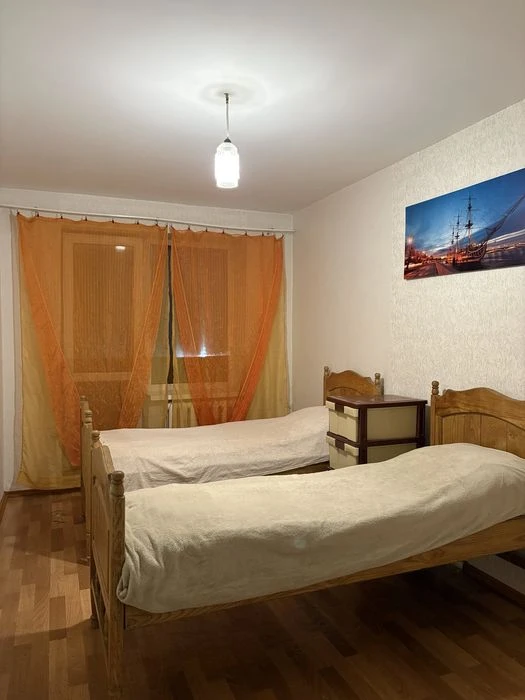 Продам трехкомнатную квартиру в хорошем доме.