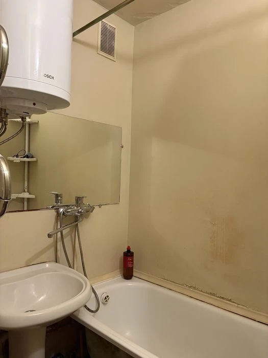 Продам трехкомнатную квартиру в хорошем доме.