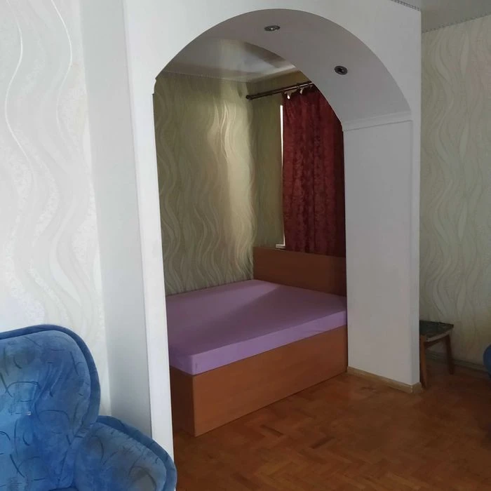 Продам 4-х кімнатну квартиру в центрі з індивідуальним опале