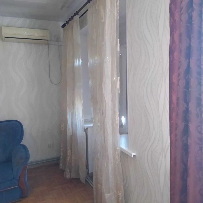 Продам 4-х кімнатну квартиру в центрі з індивідуальним опале
