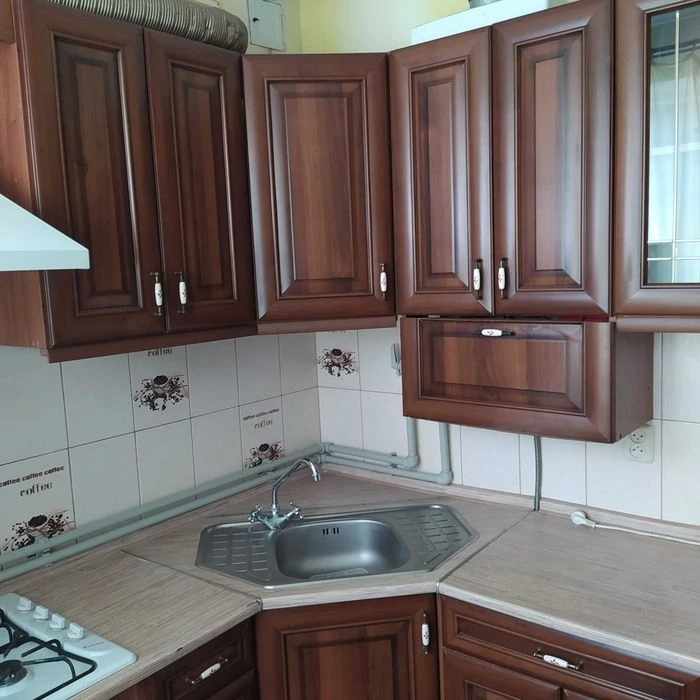 Продам 4-х кімнатну квартиру в центрі з індивідуальним опале