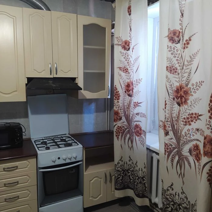 Продам 4-х кімнатну квартиру в центрі з індивідуальним опале
